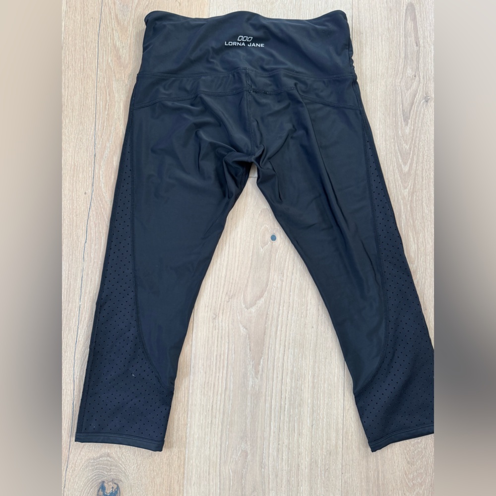 Lorna Jane cropped black legging with mesh detail